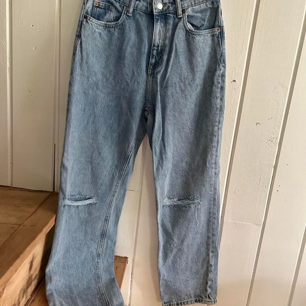 H&M light wash slouchy jeans size 2